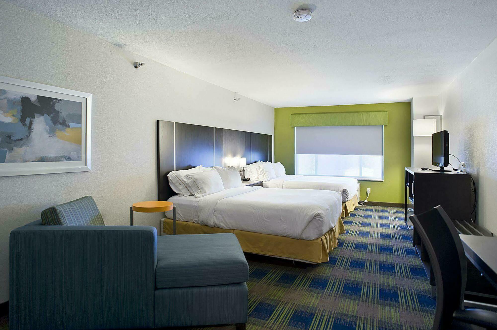 Holiday Inn Express & Suites Vermillion, An Ihg Hotel Exterior foto